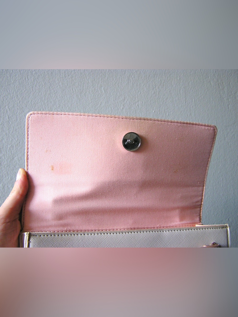 Guess Handbag - Picture 2 of 3